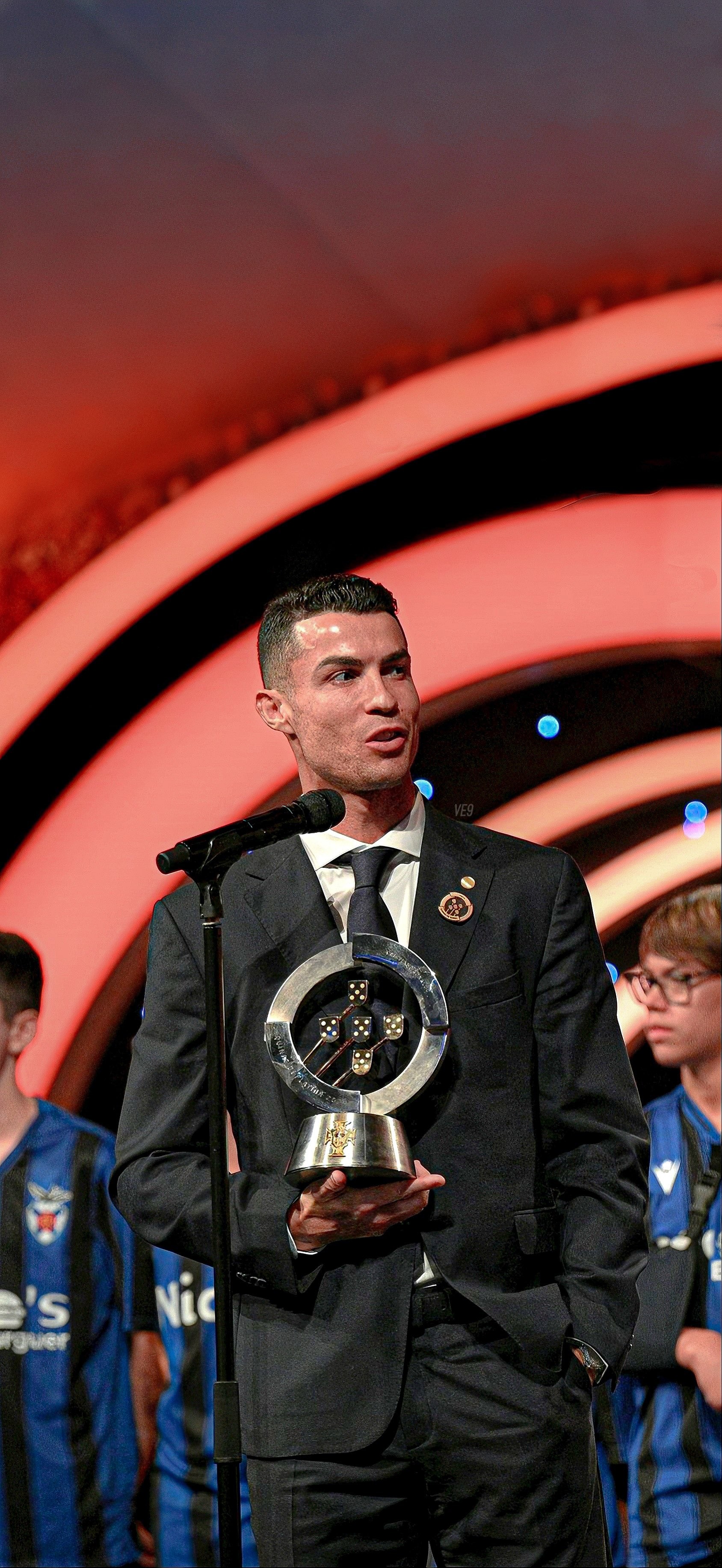 AYX SPORTS-加拿大队带队取胜!,C罗重要时刻表现优异观众掌声雷动-AYX SPORTS