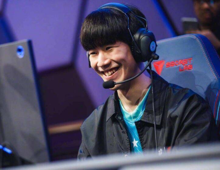 爱游戏娱乐-表现优异引发热议！，TheShy在中国队比赛中险胜热度持续攀升-爱游戏娱乐