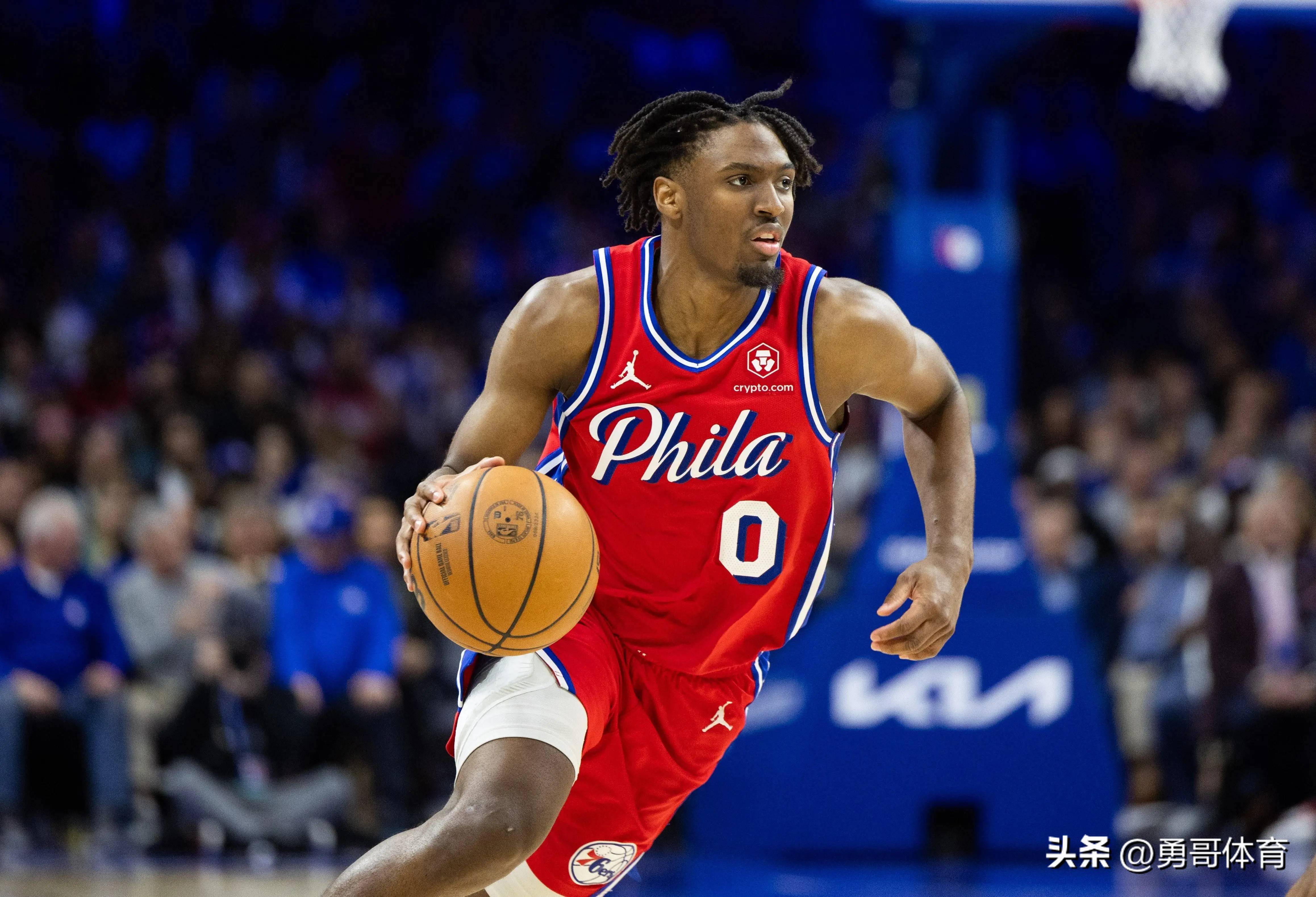 爱游戏-里程碑夜！费城76人回应争议，荷甲关键时刻刷纪录，赛场秩序良好，资深球员宣示担当的简单介绍-爱游戏